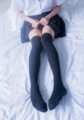 午夜精品在线观看_高清完整在线观看